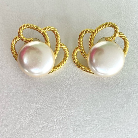 80's Vintage NAPIER Faux Pearl Gold Plated Pierced Statmt Earrings w/Rop… - Picture 5 of 5